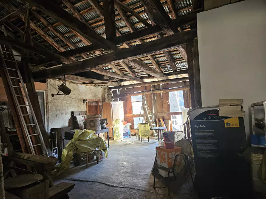 Immagine 8 di Rustico / casale in vendita  in Via di Solasna, n.36 a Caldes