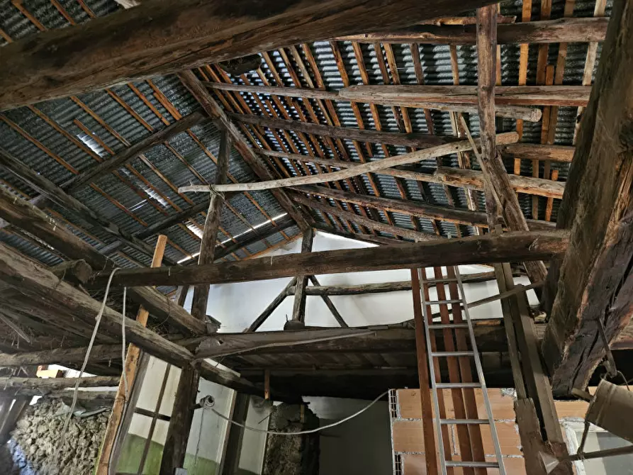 Immagine 10 di Rustico / casale in vendita  in Via di Solasna, n.36 a Caldes