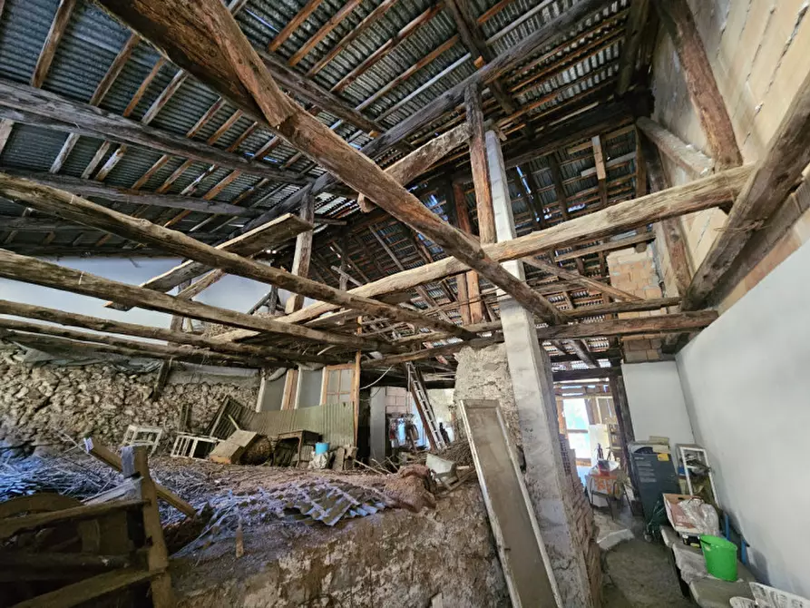 Immagine 11 di Rustico / casale in vendita  in Via di Solasna, n.36 a Caldes