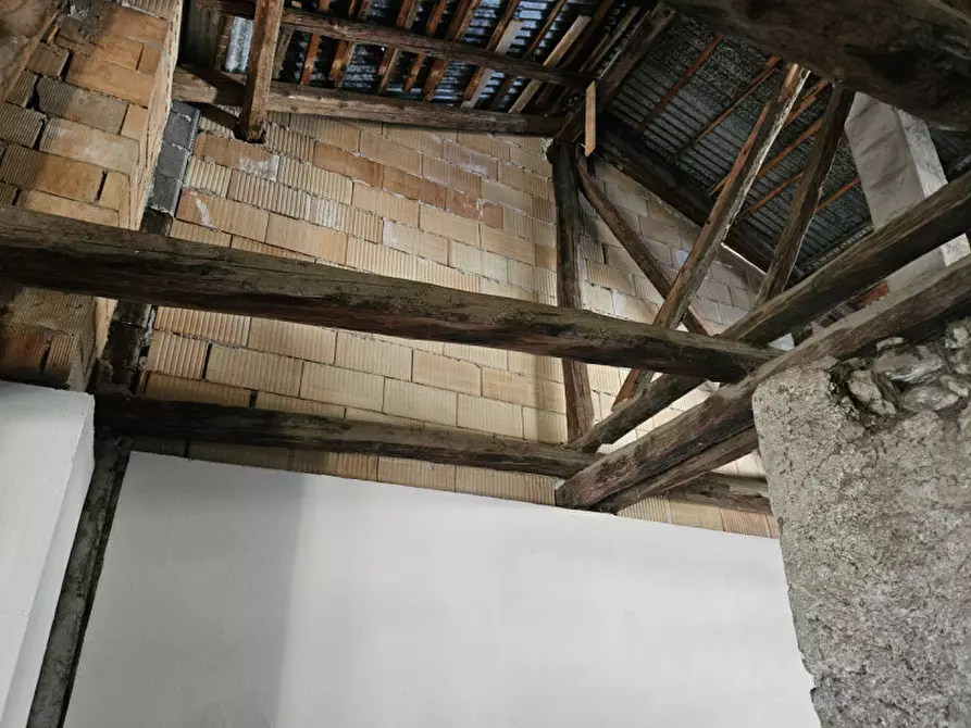 Immagine 13 di Rustico / casale in vendita  in Via di Solasna, n.36 a Caldes