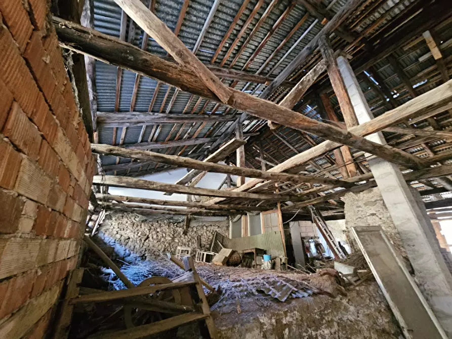 Immagine 14 di Rustico / casale in vendita  in Via di Solasna, n.36 a Caldes