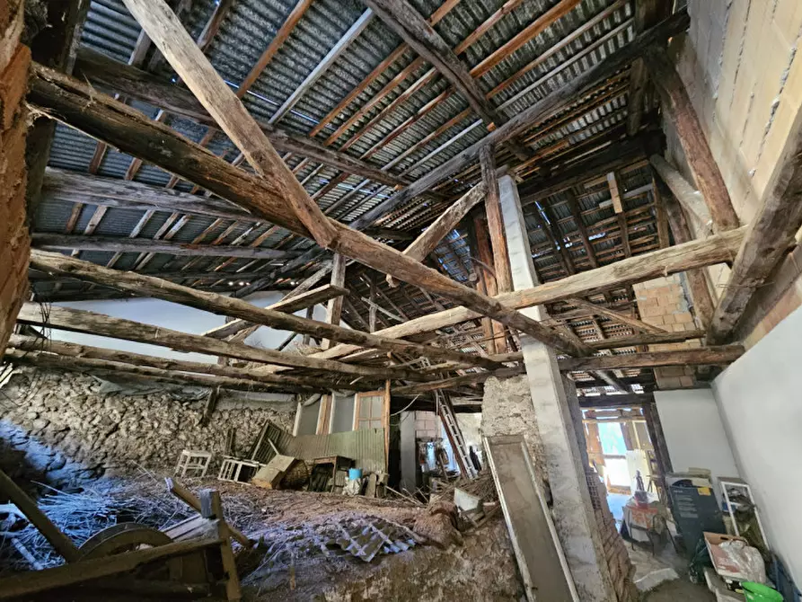 Immagine 15 di Rustico / casale in vendita  in Via di Solasna, n.36 a Caldes