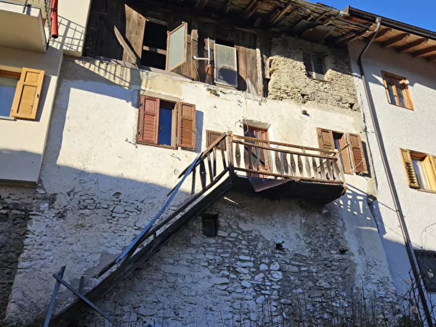 Immagine 16 di Rustico / casale in vendita  in Via di Solasna, n.36 a Caldes