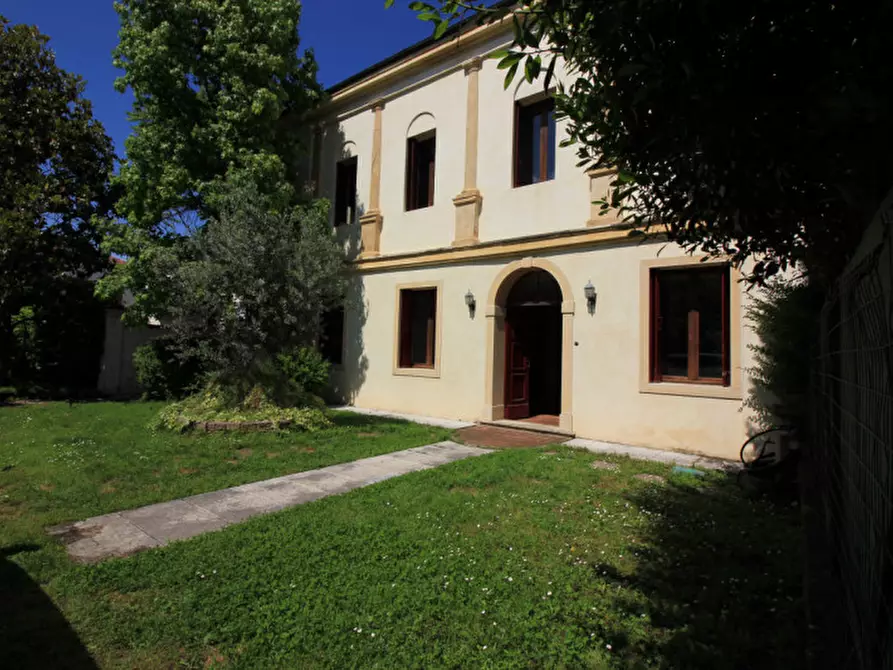 Immagine 1 di Villa in vendita  in Via Crosara a Longare