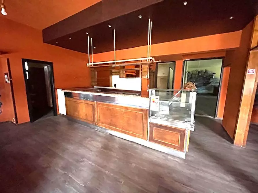 Immagine 2 di Attività commerciale in vendita  a Barbarano Mossano