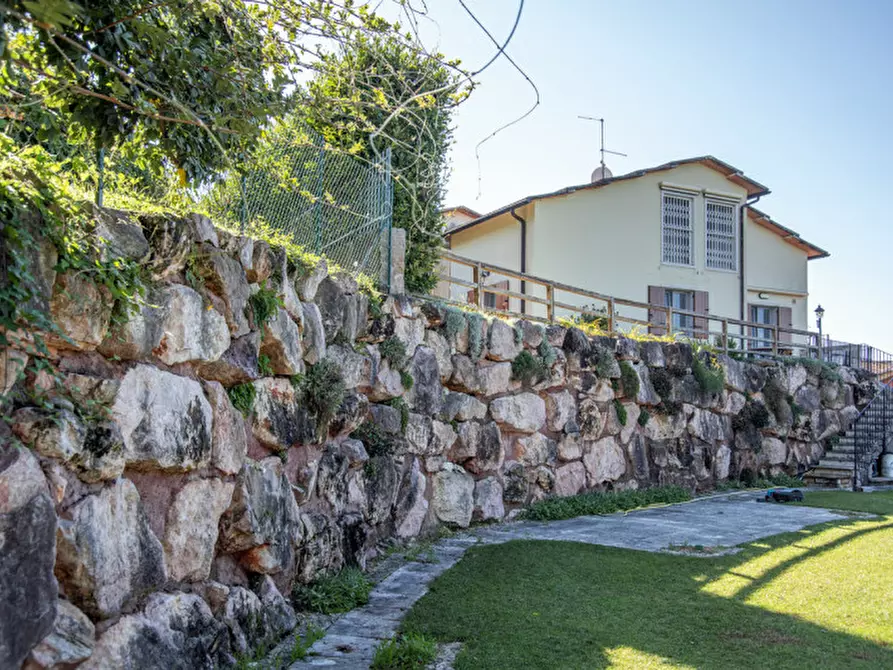 Immagine 1 di Casa bifamiliare in vendita  in Via Don Albrigi a Cerro Veronese