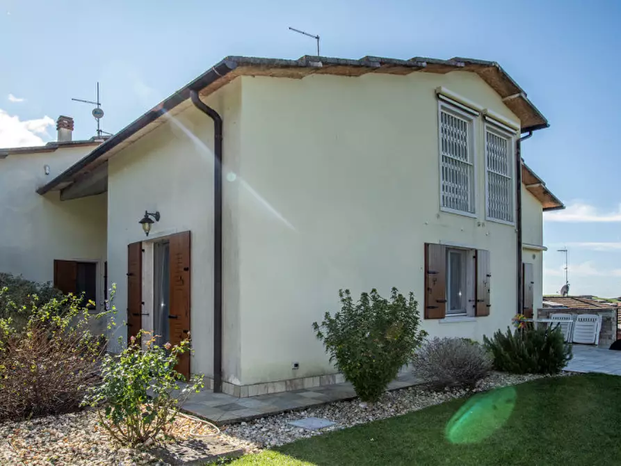 Immagine 3 di Casa bifamiliare in vendita  in Via Don Albrigi a Cerro Veronese