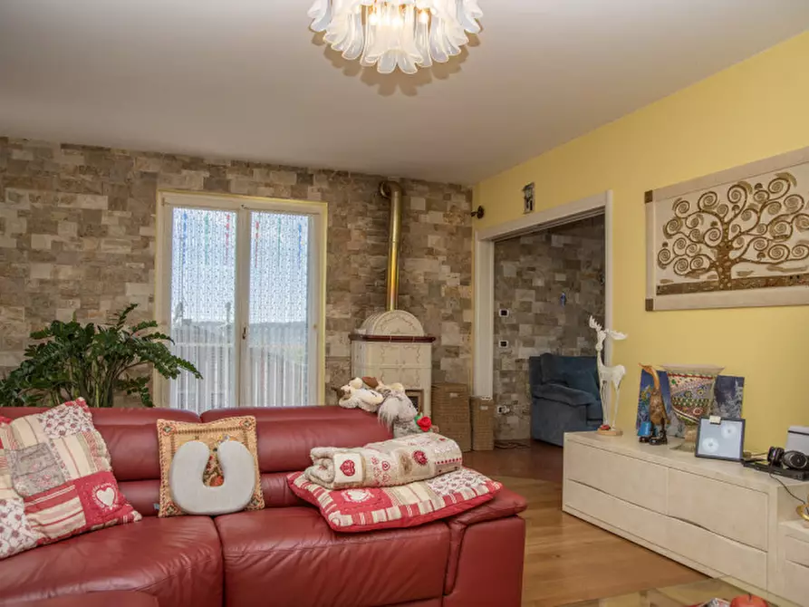 Immagine 7 di Casa bifamiliare in vendita  in Via Don Albrigi a Cerro Veronese