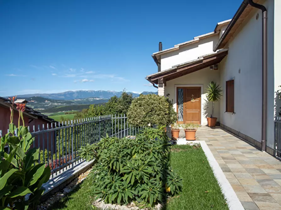 Immagine 32 di Casa bifamiliare in vendita  in Via Don Albrigi a Cerro Veronese