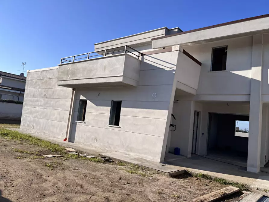 Immagine 2 di Casa bifamiliare in vendita  in VIA DI COLLE COCCHINO a Anzio