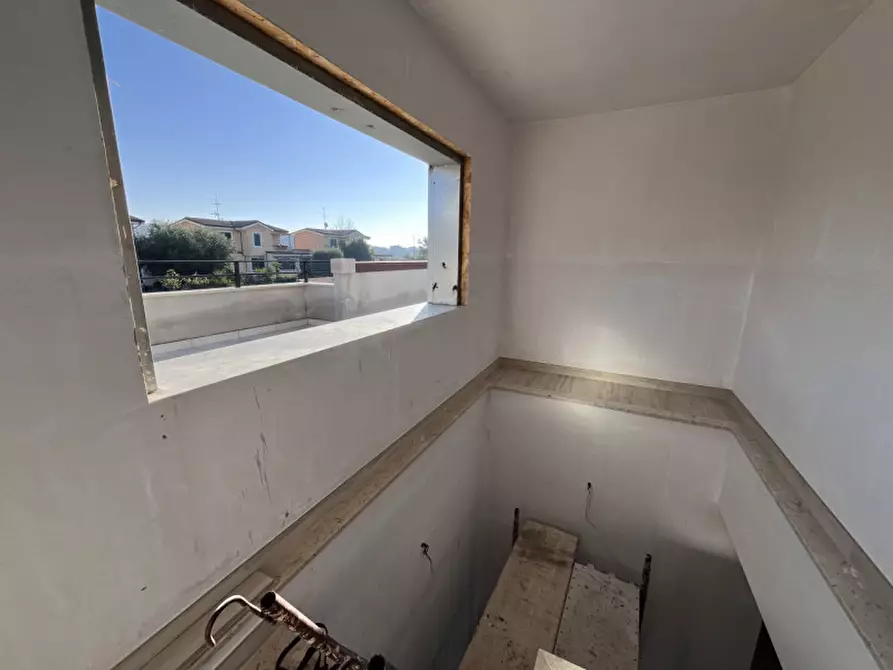 Immagine 9 di Casa bifamiliare in vendita  in VIA DI COLLE COCCHINO a Anzio