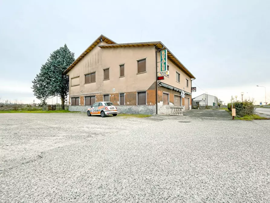 Immagine 1 di Attività commerciale in vendita  in via valsesia n 32 a San Pietro Mosezzo