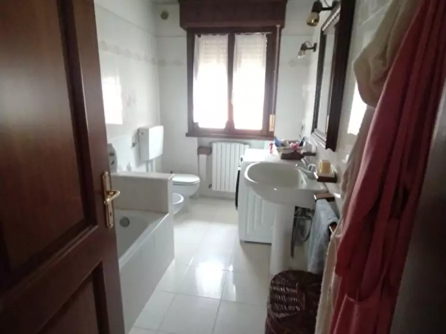 Immagine 14 di Appartamento in vendita  in Via Combattenti a Collecchio