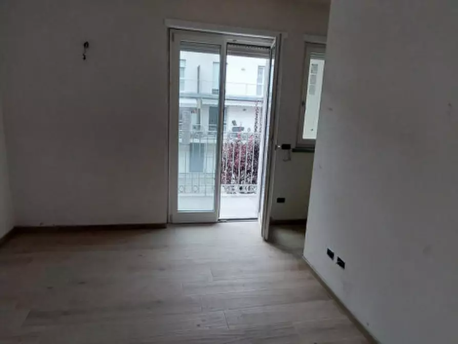 Immagine 6 di Appartamento in vendita  in corso Piave a Alba