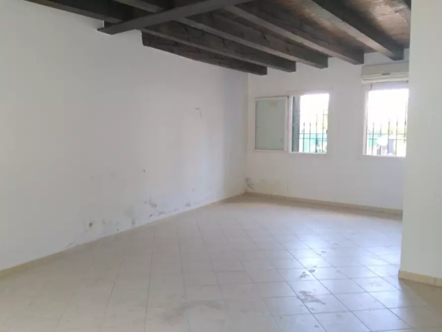 Immagine 3 di Negozio in affitto  in Lazzaris 70C a Spresiano