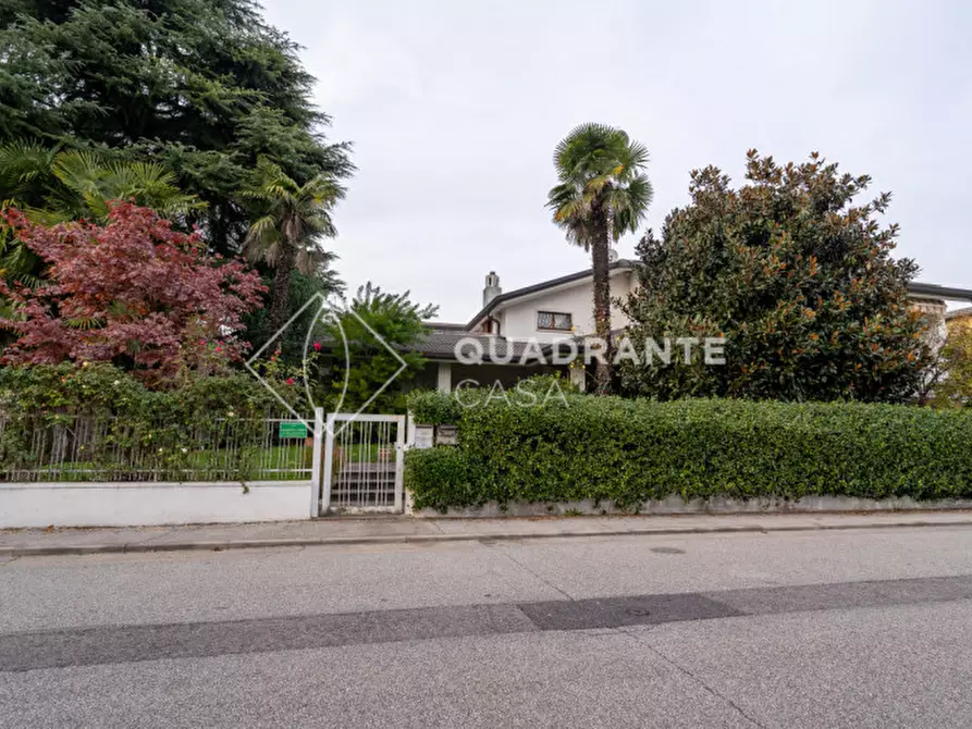 Immagine 2 di Villa in vendita  a Selvazzano Dentro