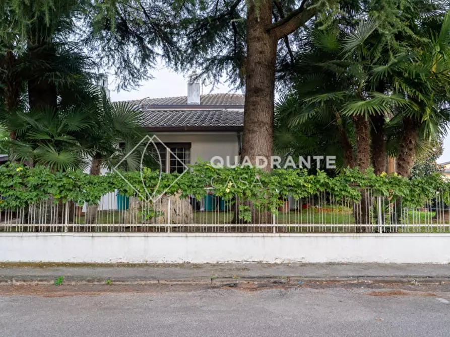 Immagine 41 di Villa in vendita  a Selvazzano Dentro