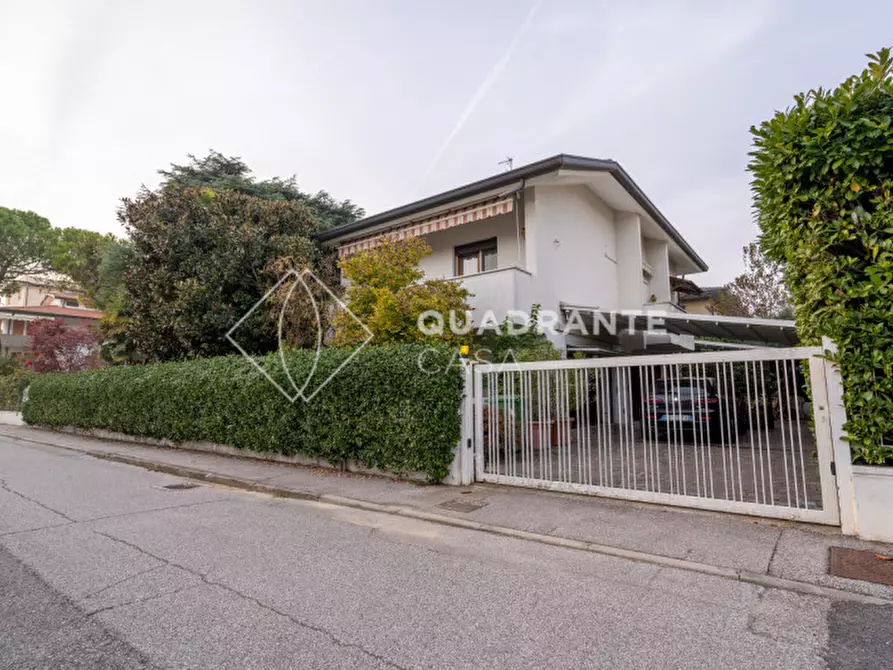 Immagine 42 di Villa in vendita  a Selvazzano Dentro