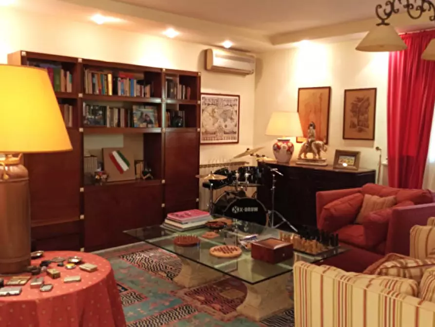 Immagine 33 di Villa in vendita  in Largo Olgiata a Roma