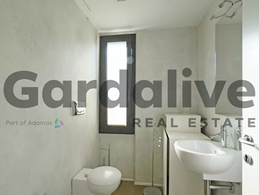 Immagine 20 di Ufficio in vendita  in Via Tommaso Dal Molin a Desenzano Del Garda