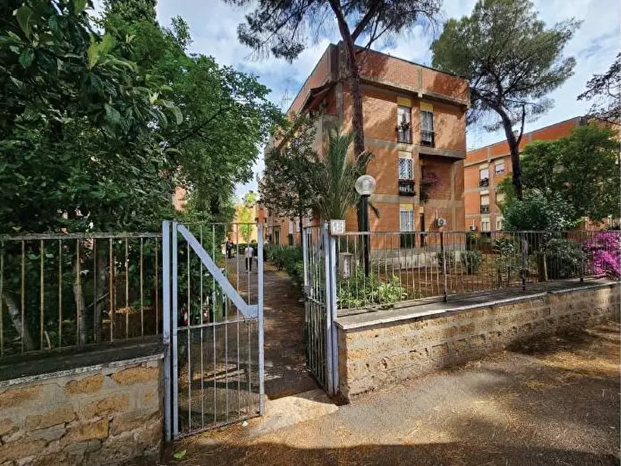 Immagine 1 di Appartamento in vendita  in VIALE OSCAR SINIGAGLIA a Roma