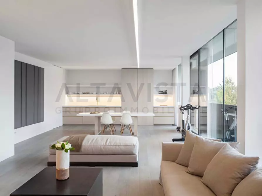 Immagine 1 di Appartamento in vendita  in Rezzato via Pisacane a Rezzato