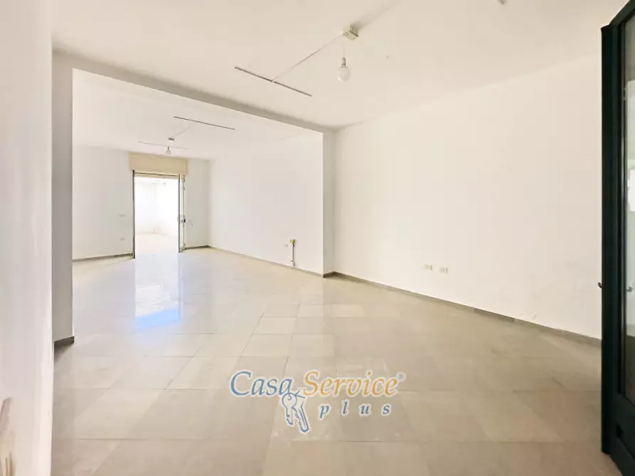 Immagine 6 di Negozio in vendita  in Via Immacolata a Taviano