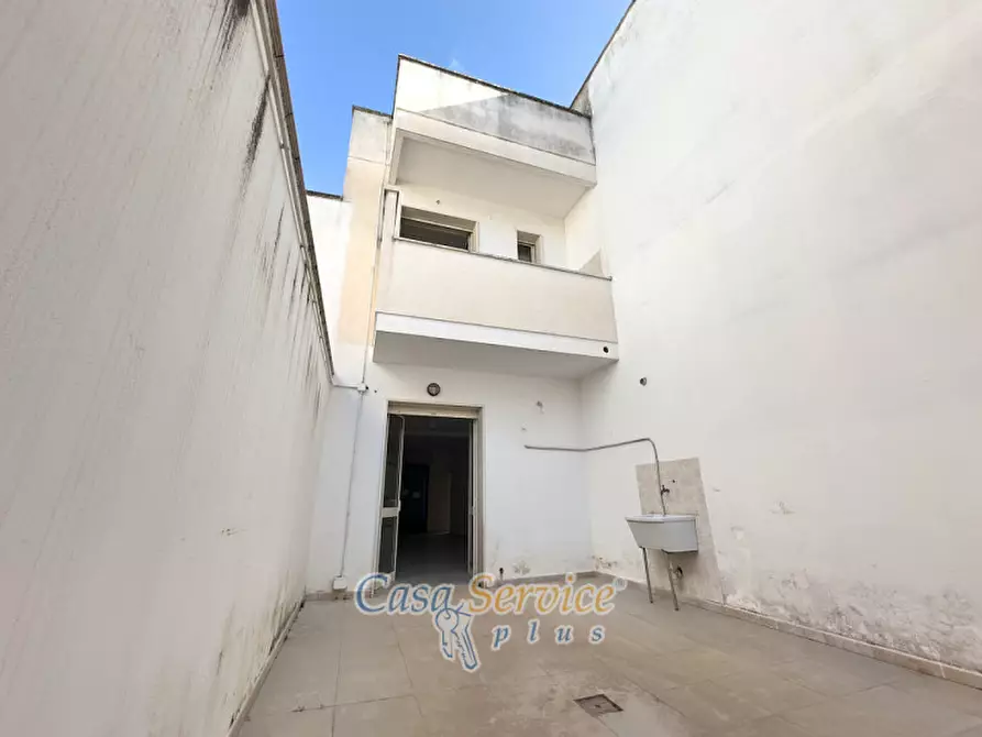 Immagine 8 di Negozio in vendita  in Via Immacolata a Taviano