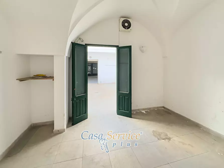 Immagine 11 di Negozio in vendita  in Via Immacolata a Taviano