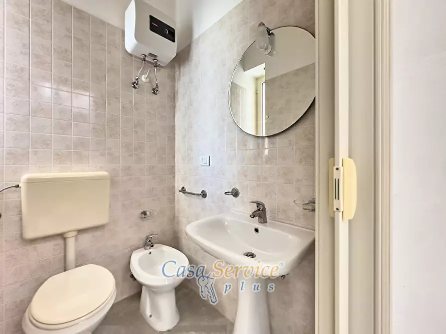 Immagine 13 di Negozio in vendita  in Via Immacolata a Taviano