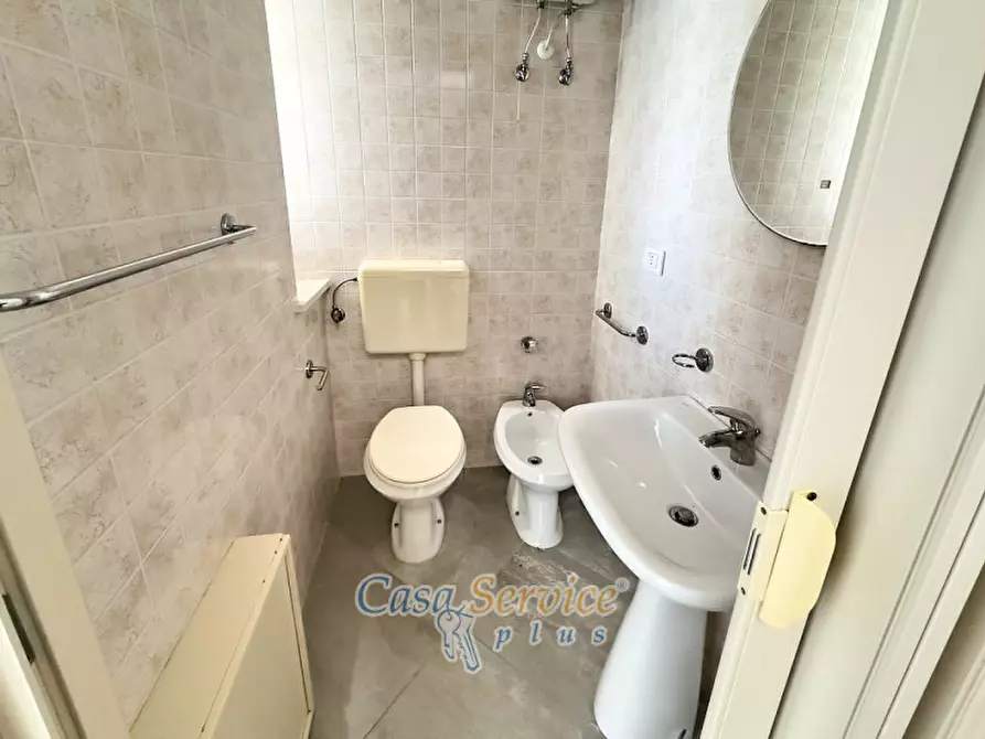 Immagine 14 di Negozio in vendita  in Via Immacolata a Taviano