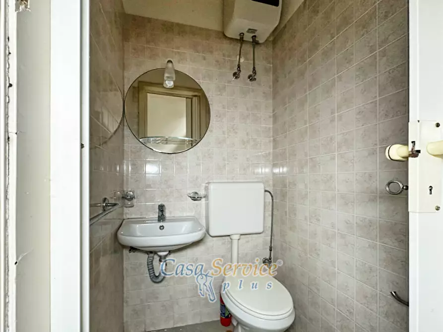 Immagine 21 di Negozio in vendita  in Via Immacolata a Taviano