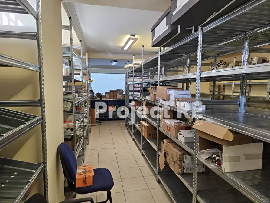 Immagine 4 di Negozio in vendita  in Via Saracinello a Reggio Di Calabria