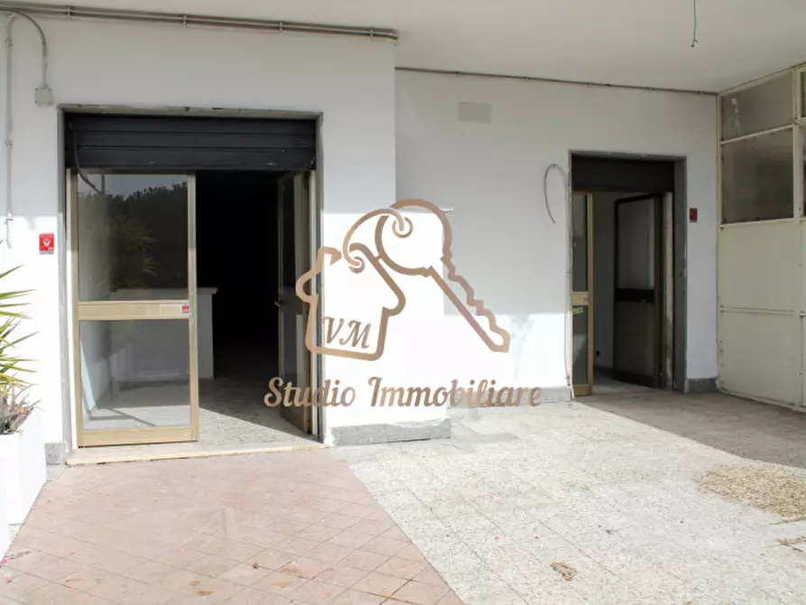 Immagine 3 di Negozio in vendita  in Via Quero, 136 a Roma