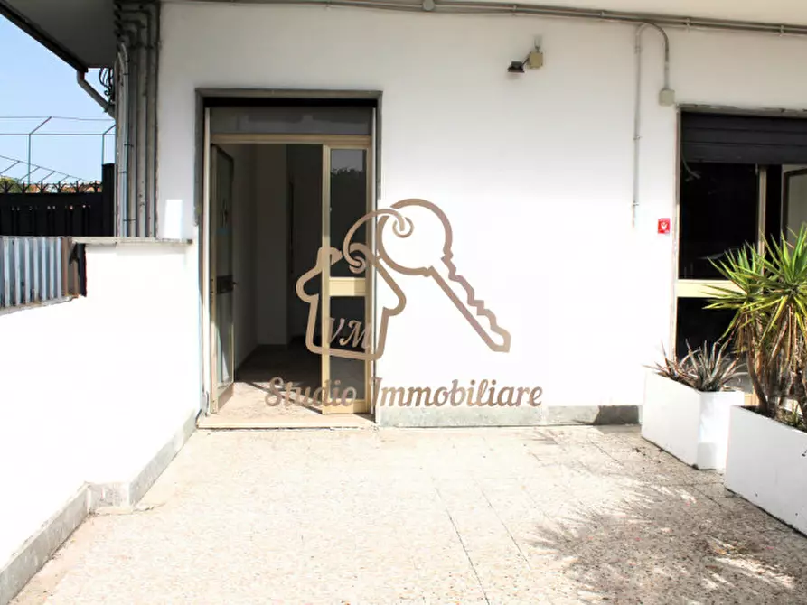 Immagine 4 di Negozio in vendita  in Via Quero, 136 a Roma