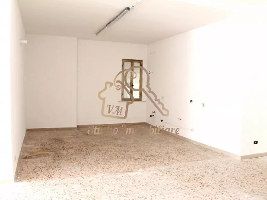 Immagine 8 di Negozio in vendita  in Via Quero, 136 a Roma