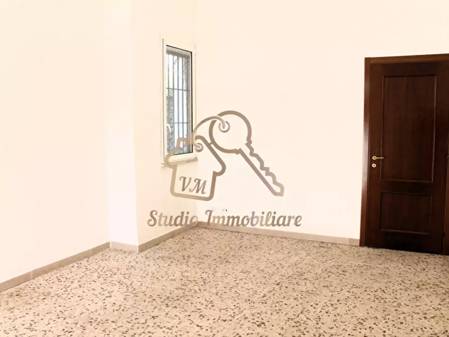 Immagine 15 di Negozio in vendita  in Via Quero, 136 a Roma