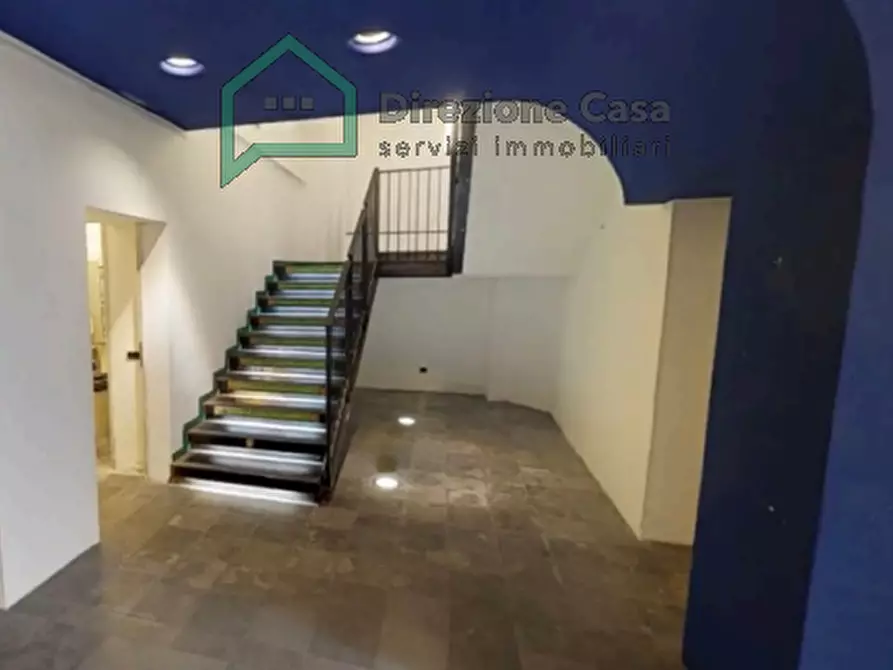 Immagine 3 di Negozio in vendita  in VIA VITTOR PISANI a Milano