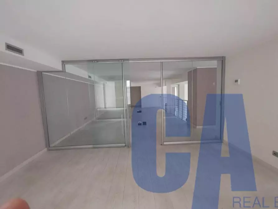 Immagine 5 di Negozio in vendita  in PIAZZA DUCA D'AOSTA a Milano