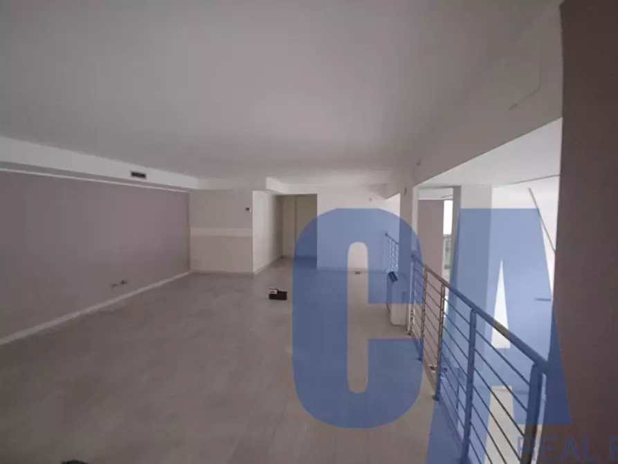 Immagine 8 di Negozio in vendita  in PIAZZA DUCA D'AOSTA a Milano