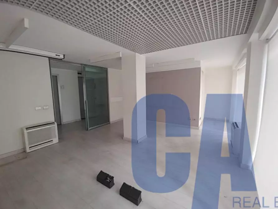 Immagine 9 di Negozio in vendita  in PIAZZA DUCA D'AOSTA a Milano