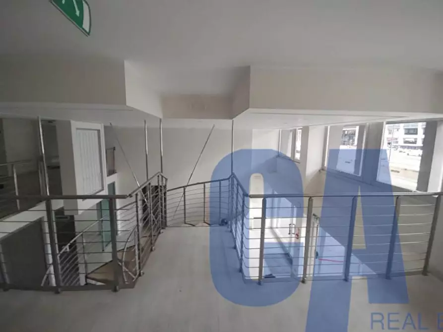 Immagine 12 di Negozio in vendita  in PIAZZA DUCA D'AOSTA a Milano