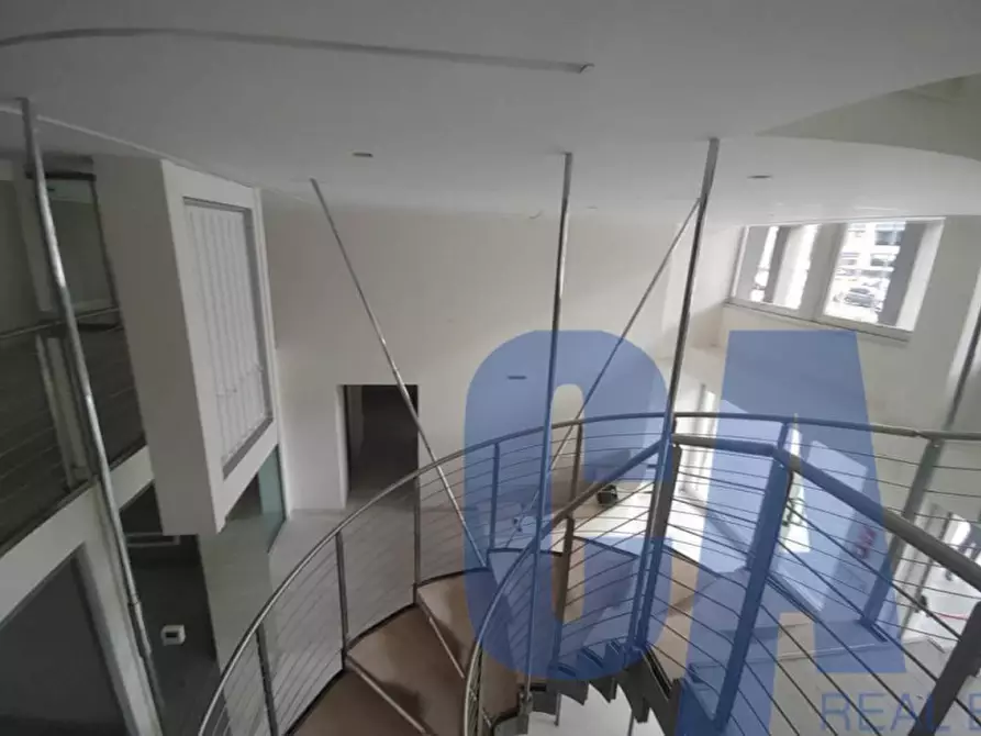 Immagine 13 di Negozio in vendita  in PIAZZA DUCA D'AOSTA a Milano