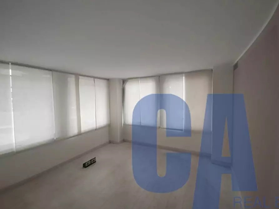 Immagine 15 di Negozio in vendita  in PIAZZA DUCA D'AOSTA a Milano