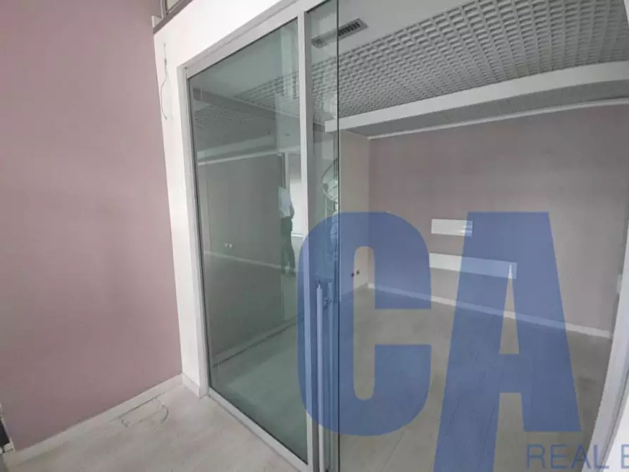 Immagine 17 di Negozio in vendita  in PIAZZA DUCA D'AOSTA a Milano