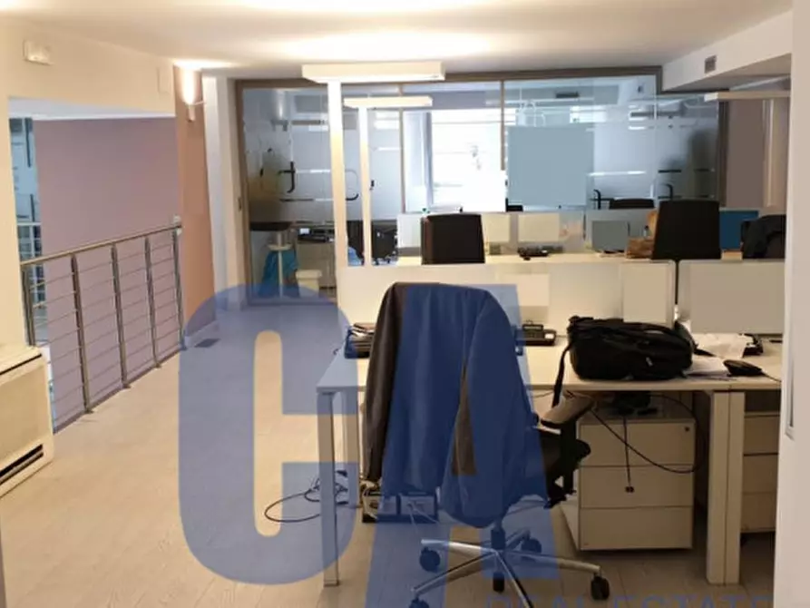 Immagine 24 di Negozio in vendita  in PIAZZA DUCA D'AOSTA a Milano