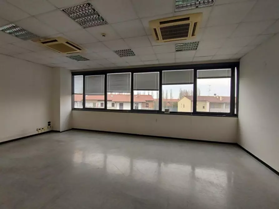 Immagine 6 di Ufficio in vendita  in Via Commercio, N. 40 a Cento