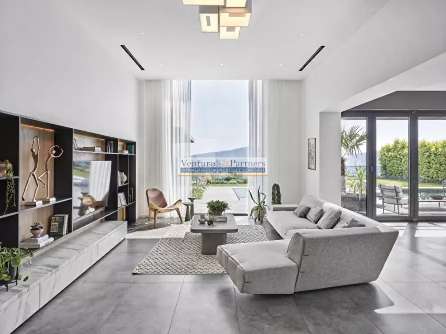 Immagine 2 di Villa in vendita  in via Gramsci a Padenghe Sul Garda