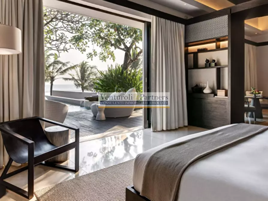 Immagine 8 di Villa in vendita  in via Gramsci a Padenghe Sul Garda