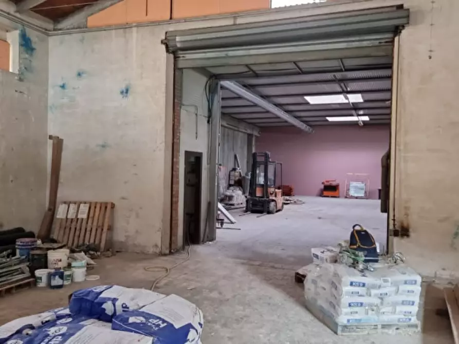 Immagine 15 di Capannone industriale in vendita  a Montepulciano